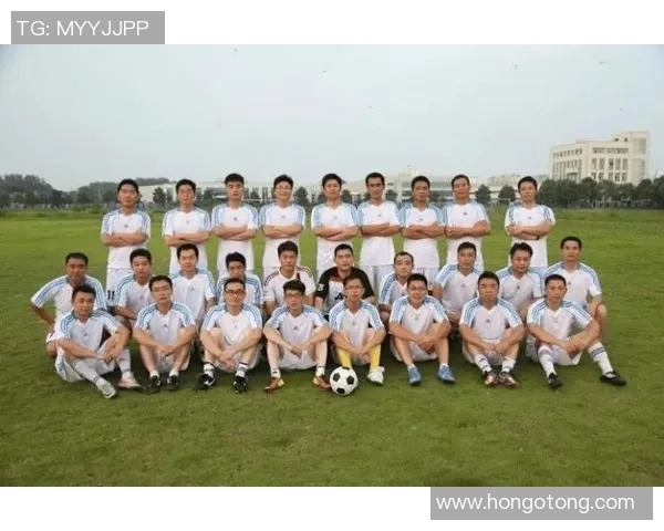 足球明星同框瞬间珍藏集锦展现绿茵场上的友谊与荣耀